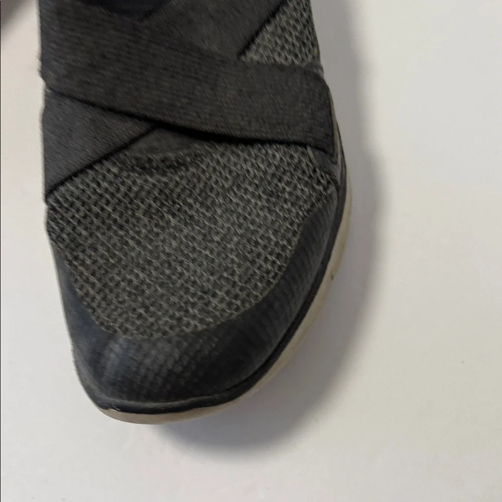 Skechers Texture Air-Cooled Memory Foam Women's Gray Athletic Slip-Ons GUC 8 1/2